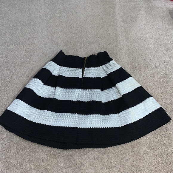 Striped mini skirt - Picture 2 of 3
